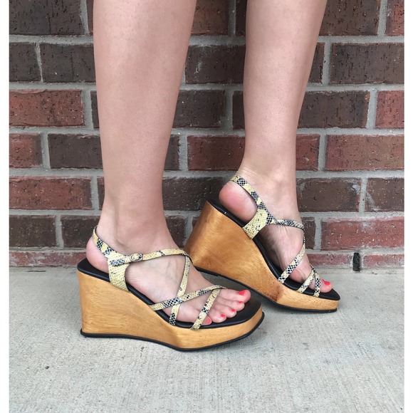 vtg y2k Faux Snakeskin WOOD Wedge PLATFORMS 10 chunky strappy peep toe sandals - Picture 7 of 10